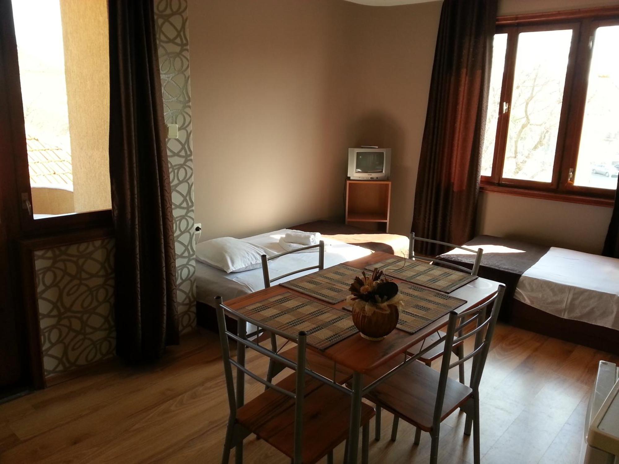 Hristovi Apartments & Studios Pomorie Extérieur photo
