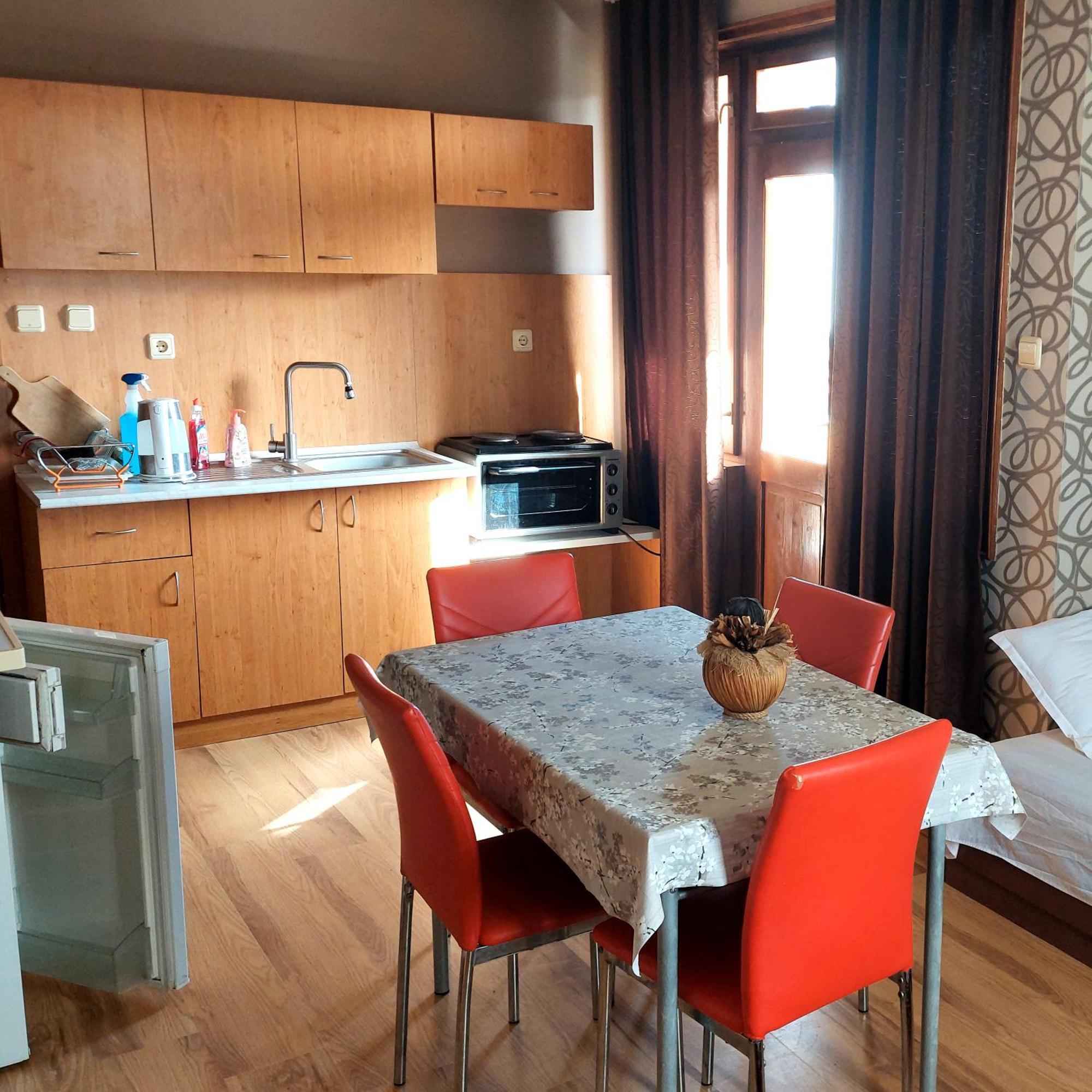 Hristovi Apartments & Studios Pomorie Extérieur photo
